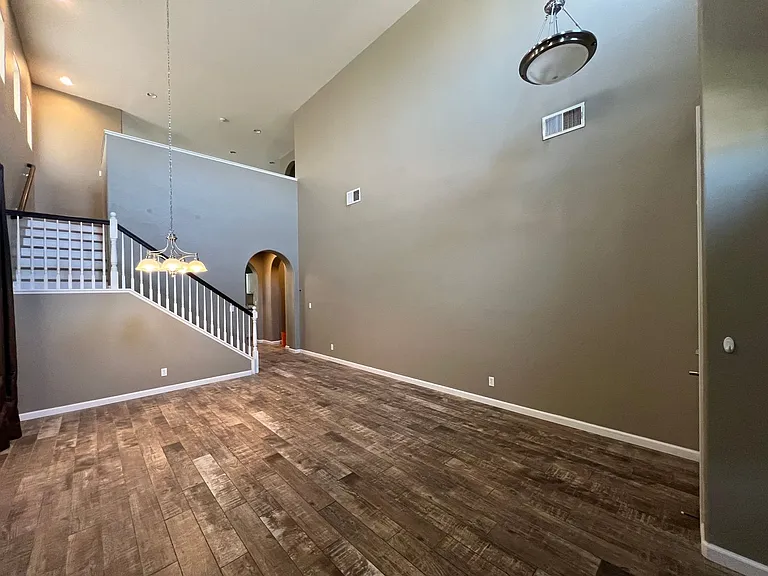 3156 N Applegate Ave — Photo 3