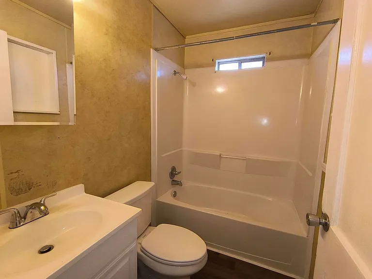 2102 Raney St — Photo 5