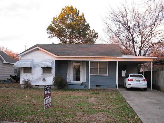 1st image of 304 Lynn St