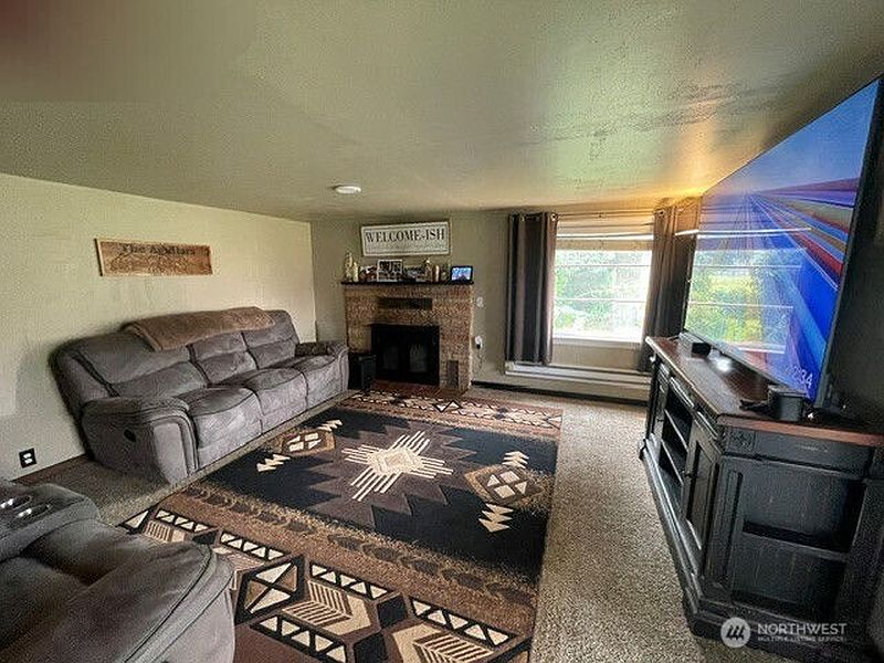 4th image of 595 SR 173