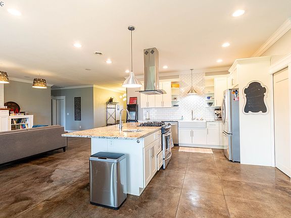 4th image of 10305 Leonard Ln