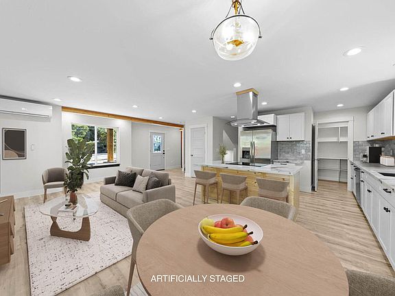 2nd image of 1736 Drury Ln