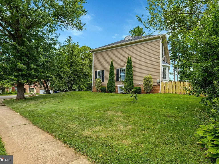 8995 Parliament Dr — Photo 63