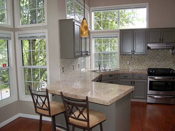 Kitchen with eating bar