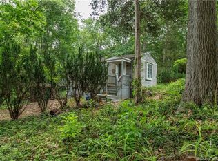 2 W Shore Dr, Clinton, CT 06413