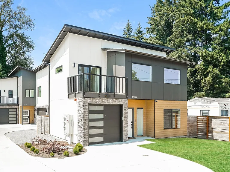 12835 9th Ave SW — Photo 2