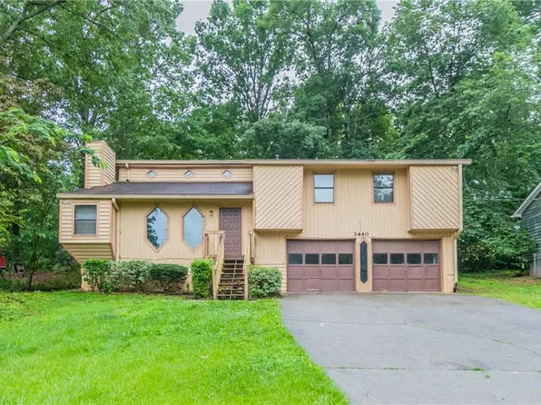 3440 Quinn Ridge Dr, Snellville, GA 30039