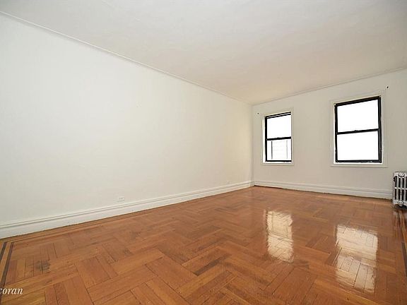 2nd image of 655 Pelham Pkwy N APT 3L