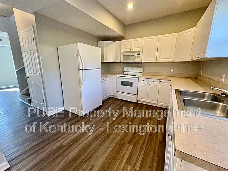 2561 Mackenzie Ln — Photo 9