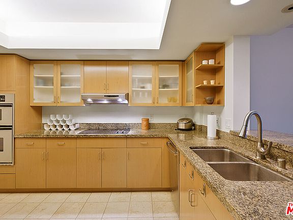 5th image of 13700 Marina Pointe Dr Unit 825