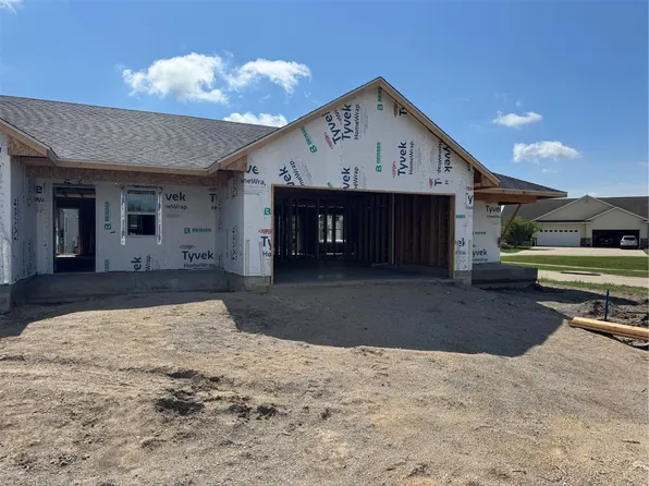 7110 Waterview Dr SW, Cedar Rapids, IA 52404