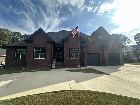 253 Shawcroft Rd, Fayetteville, NC 28311