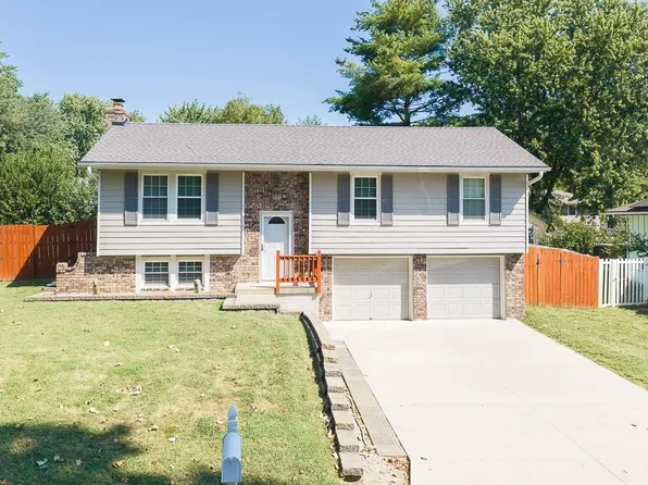 313 SW Killarney Ln, Blue Springs, MO 64014