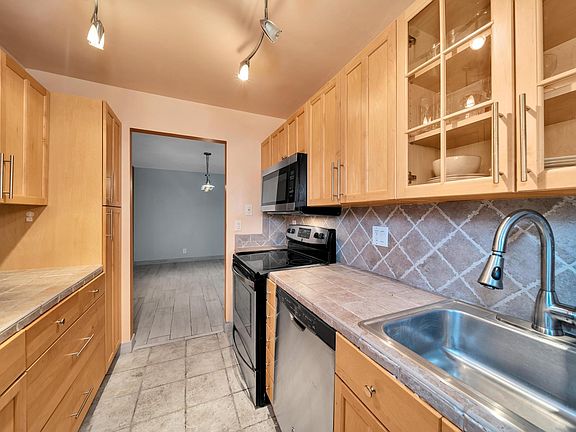 4th image of 1040 North Drive #C