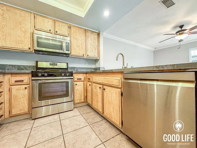 21714 Lake Vista Dr — Photo 3