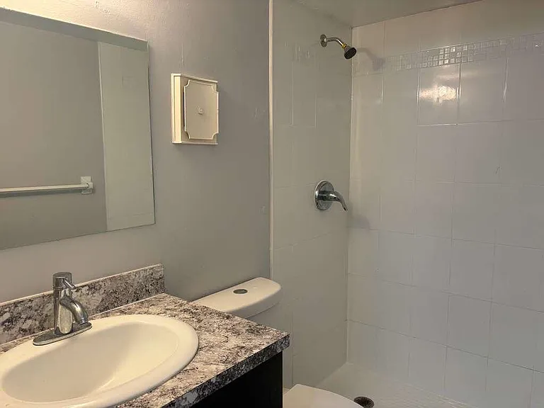 1700 NW 58th Ter #2H — Photo 2