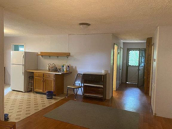 4th image of 330 Cove Rd