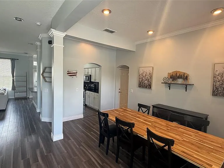 109 Grace Ave — Photo 3
