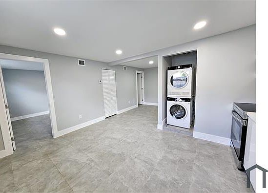 3rd image of 2865 NE 13th Ave #A