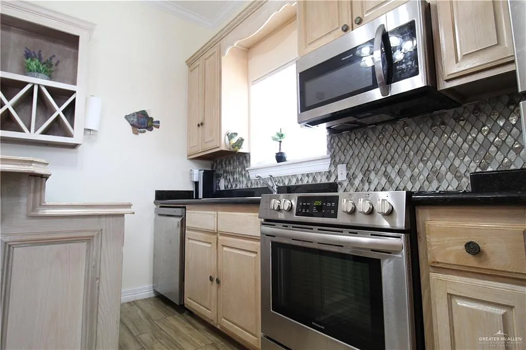 2 bed, 2.0 bath, 924 sqft, $1,800 — Photo 4