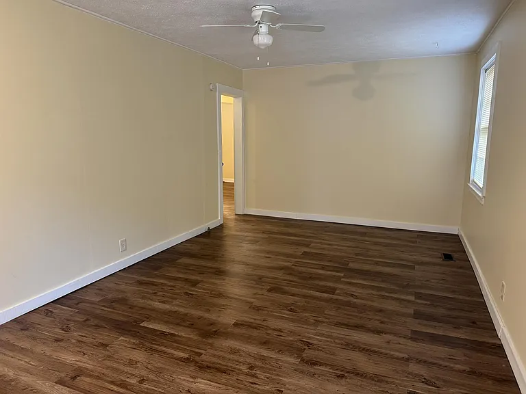 1782 Eveline Ave — Photo 2