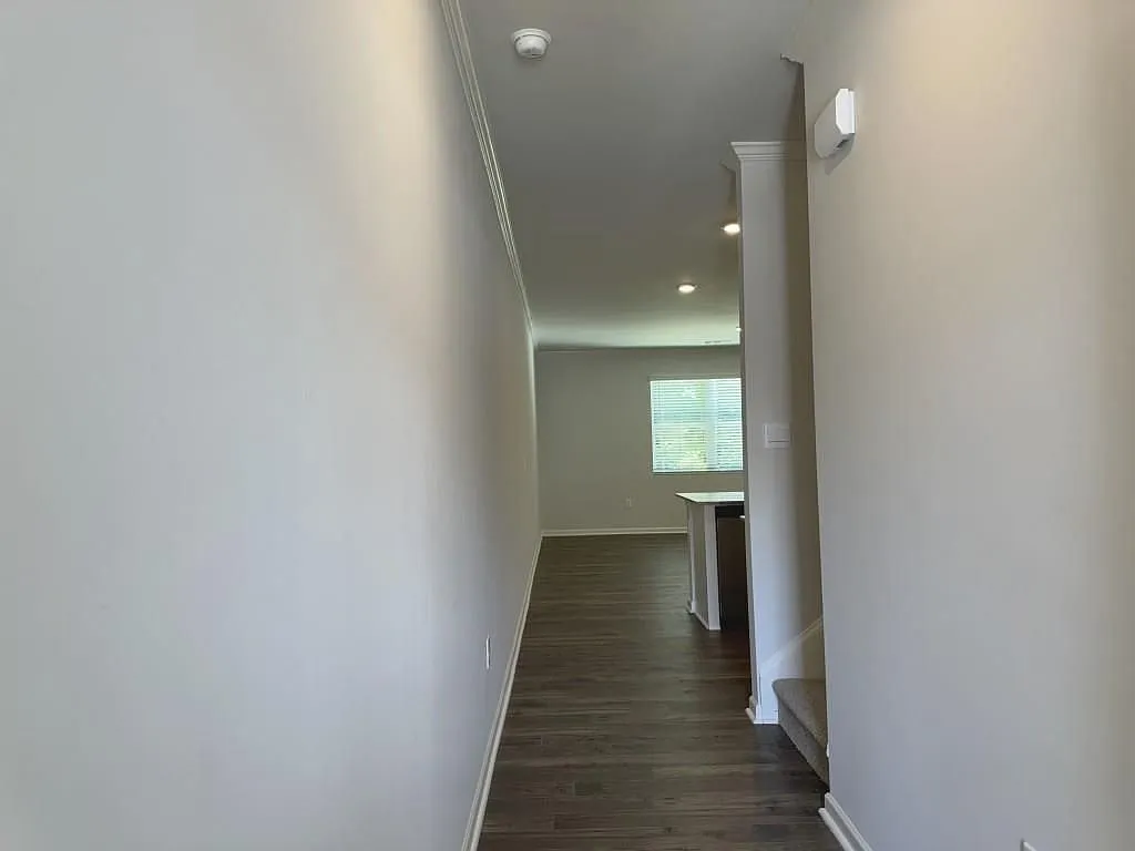 3 bed, 3.0 bath, 1944 sqft, $2,350 — Photo 3