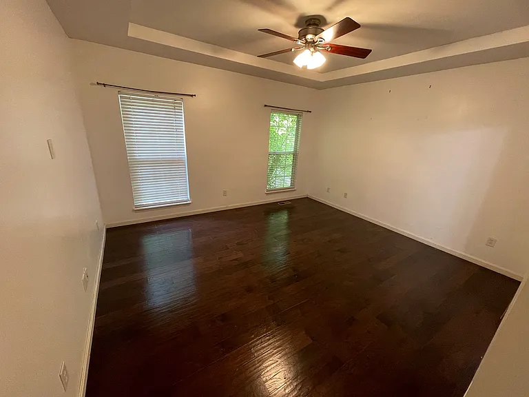 321 Arlington Meadows Dr — Photo 10