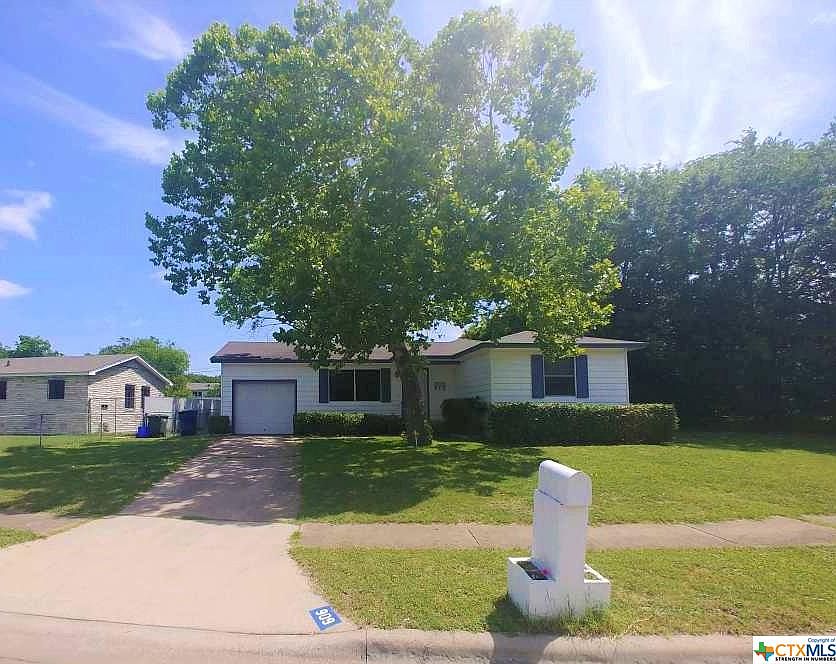 2nd image of 909 Leonhard St
