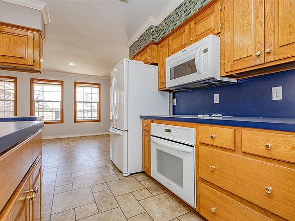5th image of 2735 Daniels Chapel Rd