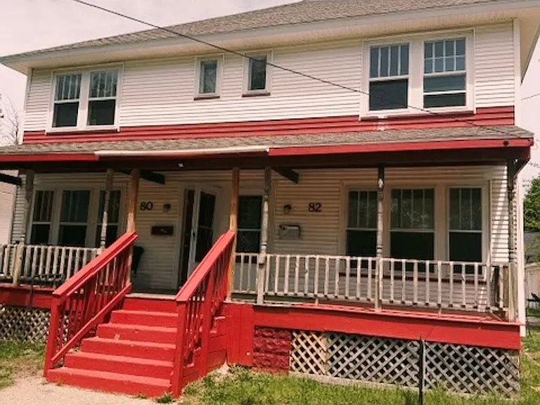 80 E Grand Ave — Photo 10