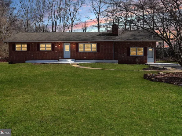 65 Woodside Ln, Bear, DE 19701