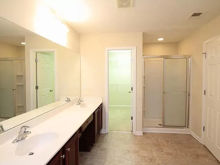 1272 Houndslake Dr — Photo 4