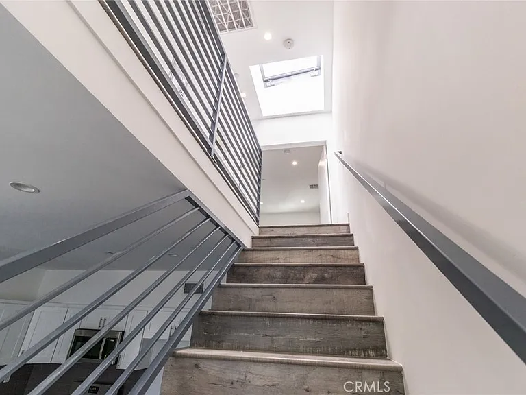 5144 Riverton Ave — Photo 14