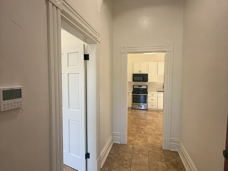 421 28th St #421 — Photo 3