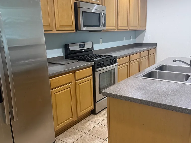 602 Menaul Blvd NE — Photo 4