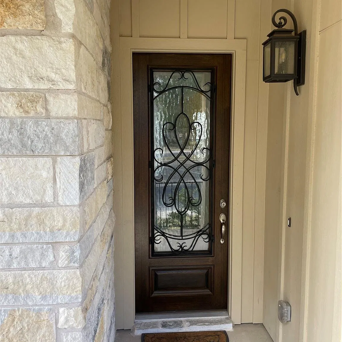 3 bed, 2.5 bath, 2208 sqft, $2,650 — Photo 2