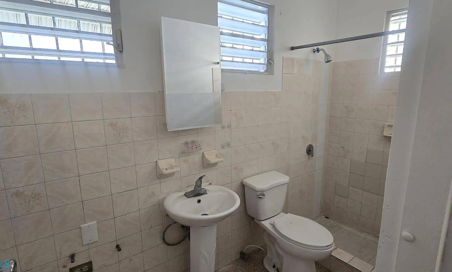 1 bed, 1.0 bath, 400 sqft, $695 — Photo 2
