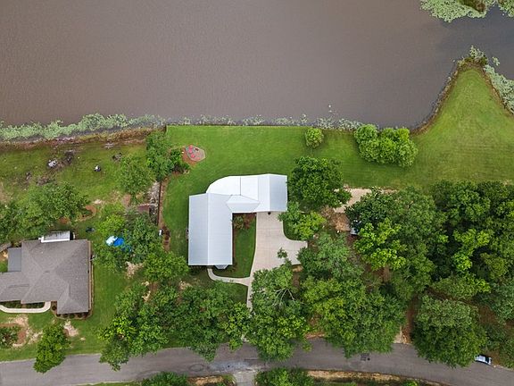 4th image of 620 Waterford Way