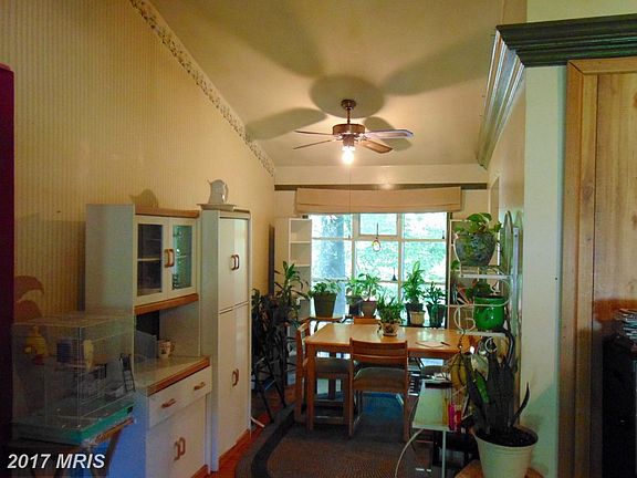 Vaulted ceiling in dining room