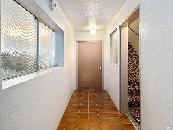2nd image of 4615 Irving St