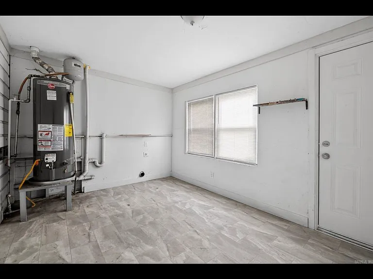 410 W 51st St — Photo 23