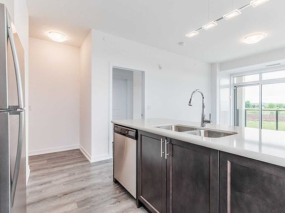 5th image of 5055 Greenlane #206