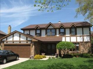 536 Montego Dr, Elk Grove Village, IL 60007