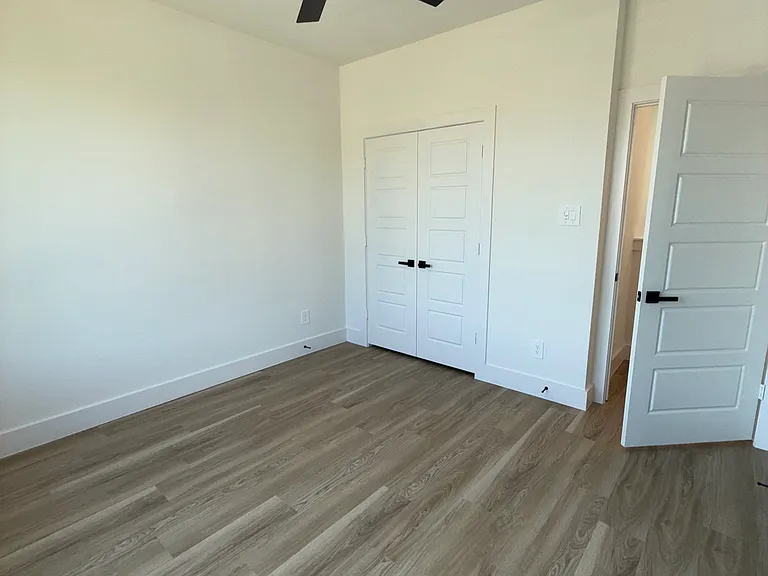 5632-5634 Mesa Cir — Photo 18
