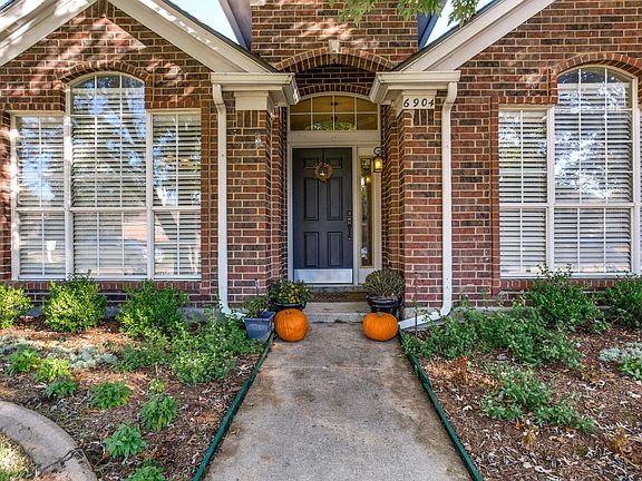 4th image of 6904 Chateau Dr