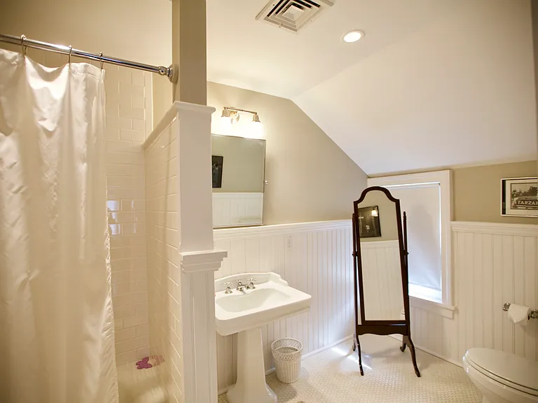 8 Clinton Ave — Photo 17