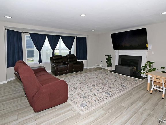 5th image of 713 Palisades Dr