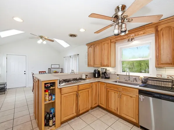 616 Cooley St, Springfield, MA 01128