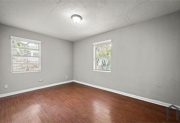 4th image of 1831 Lambert St