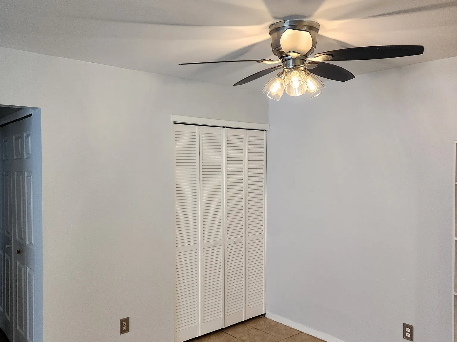 2 bed, 1088 sqft, $2,142 — Photo 3